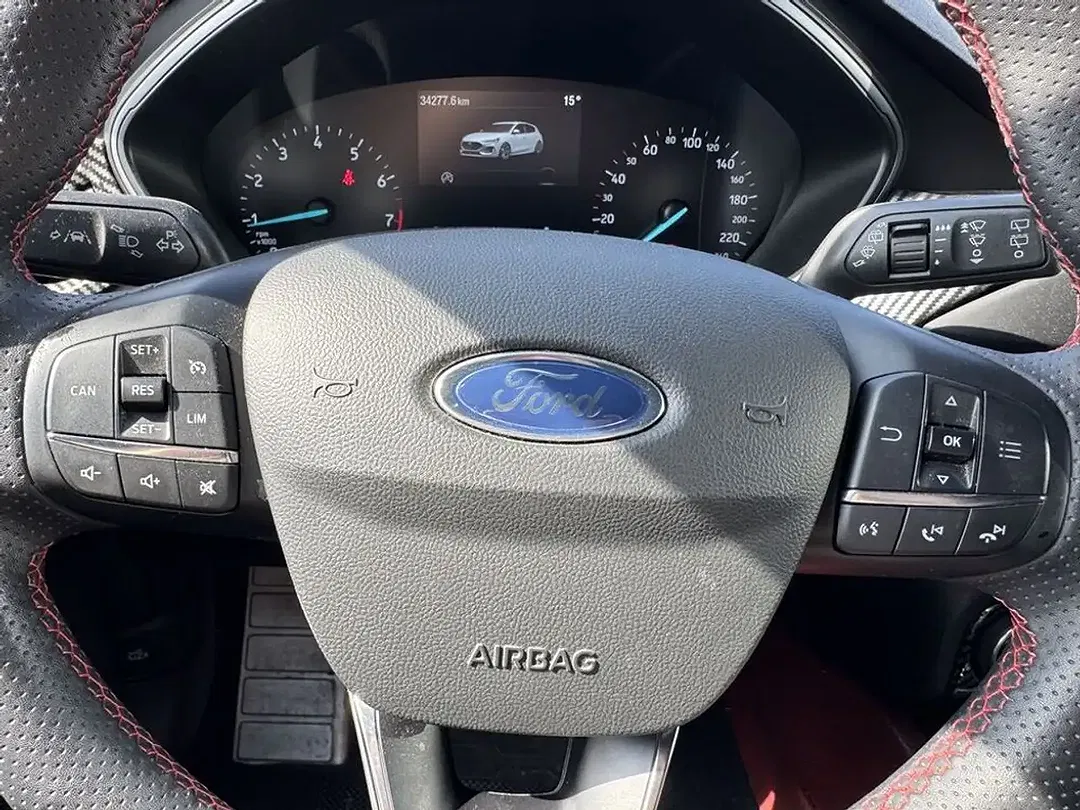 Ford Focus - Thumbnail 9