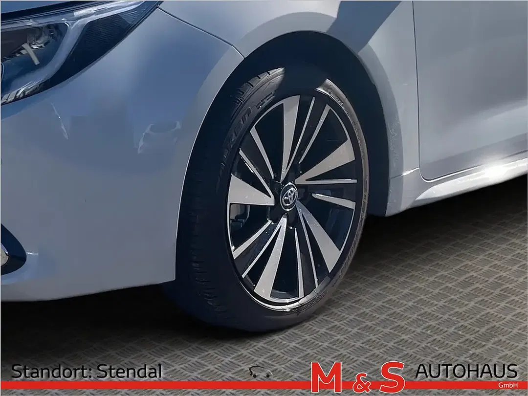 Toyota Corolla - Thumbnail 7