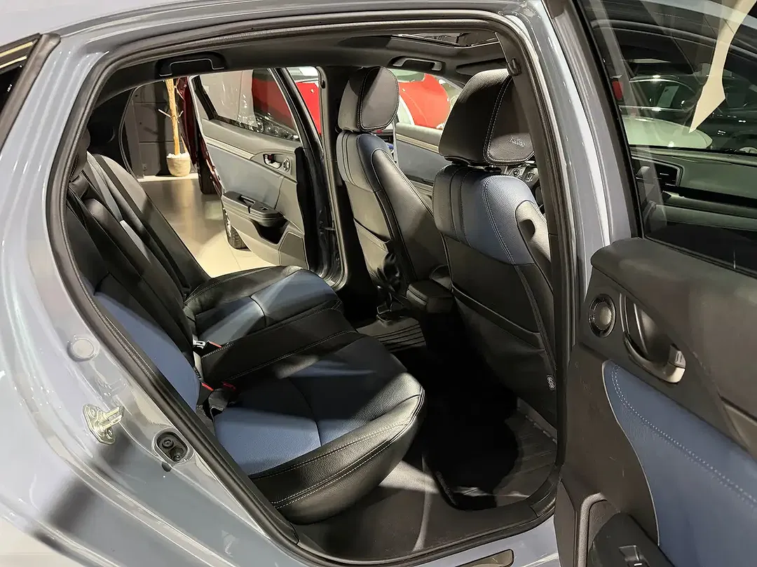 Honda Civic - Thumbnail 10