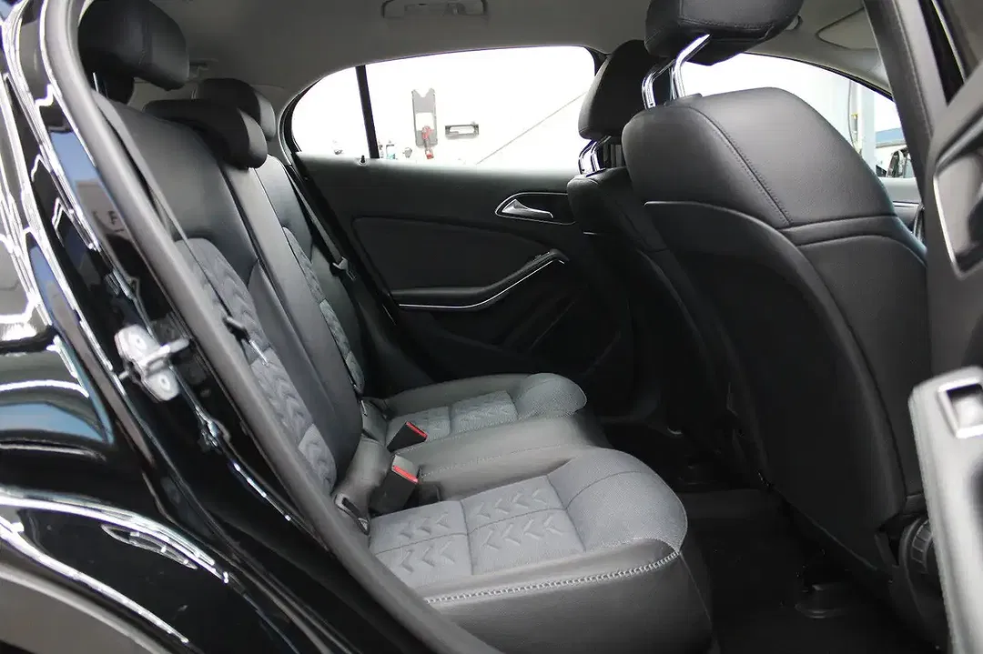 Mercedes-Benz GLA 180 - Thumbnail 12