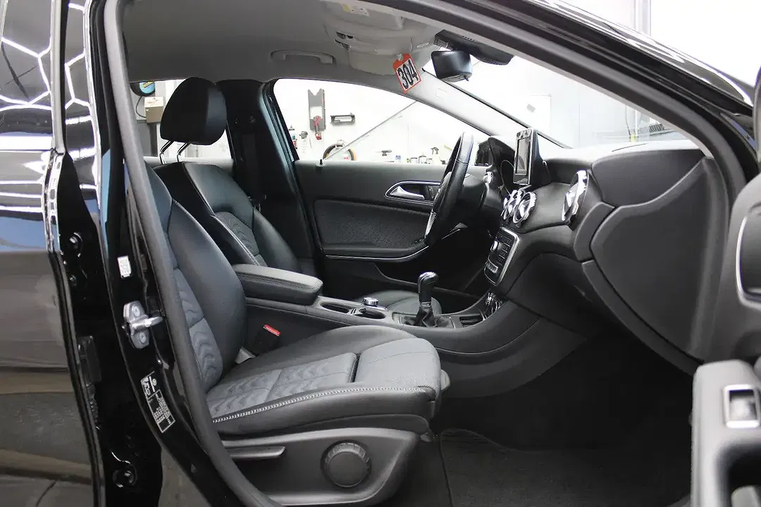 Mercedes-Benz GLA 180 - Thumbnail 13