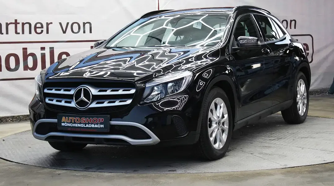 Mercedes-Benz GLA 180 - Thumbnail 3