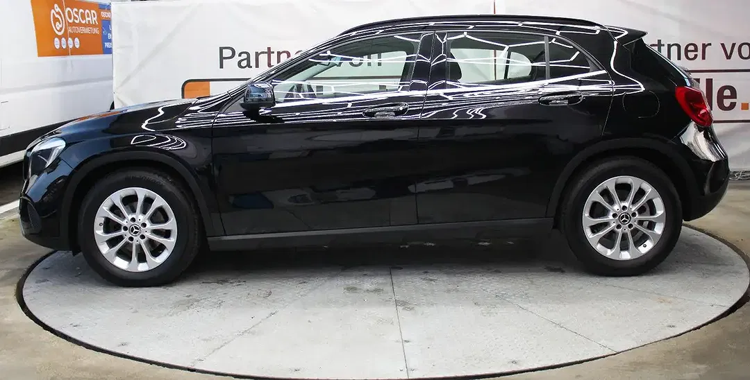 Mercedes-Benz GLA 180 - Thumbnail 4