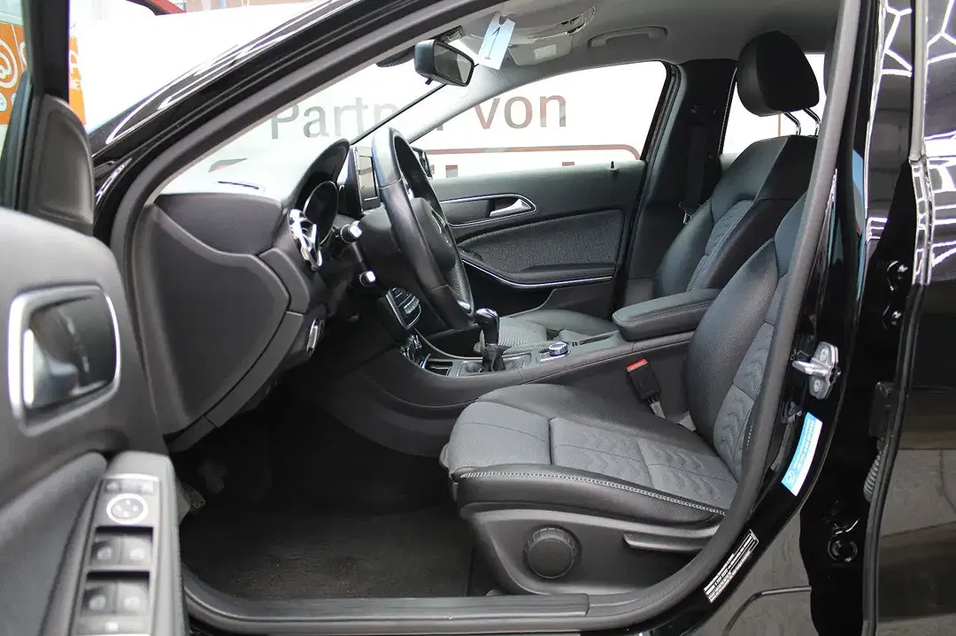 Mercedes-Benz GLA 180 - Thumbnail 5