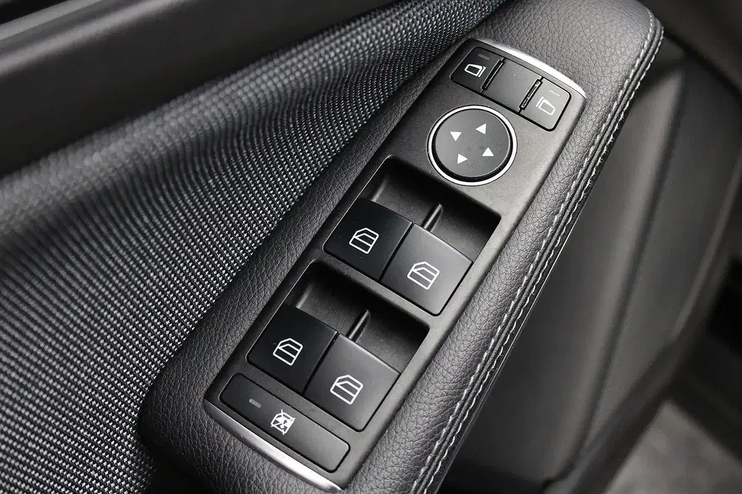 Mercedes-Benz GLA 180 - Thumbnail 6