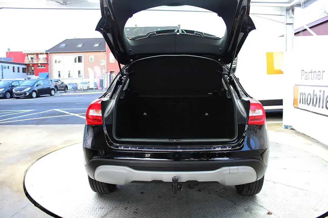 Mercedes-Benz GLA 180 - Thumbnail 9