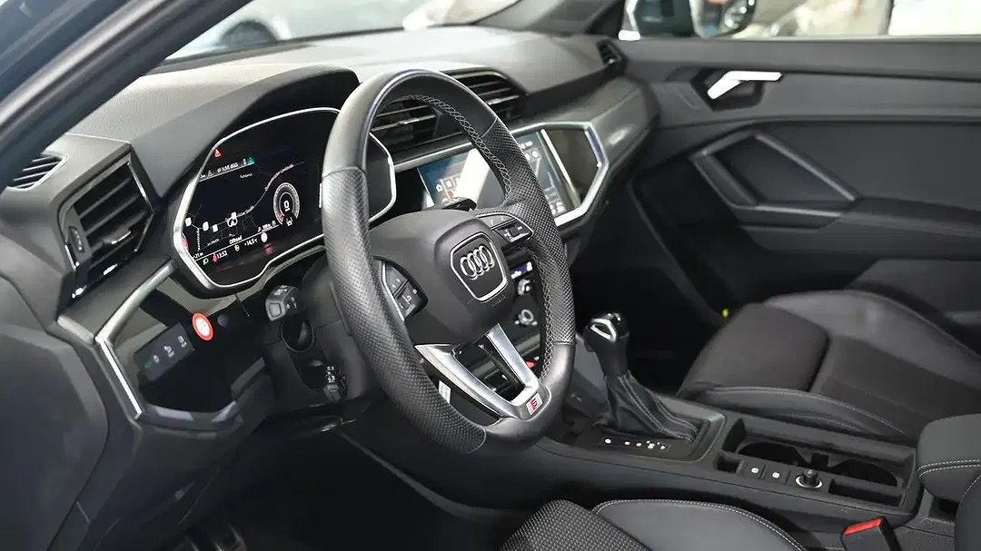 Audi Q3 - Thumbnail 14