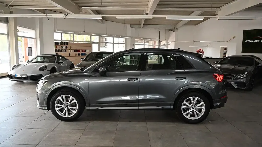 Audi Q3 - Thumbnail 3