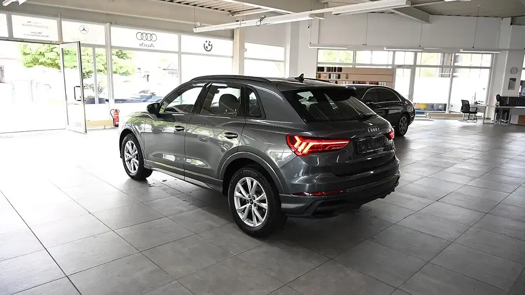 Audi Q3 - Thumbnail 4