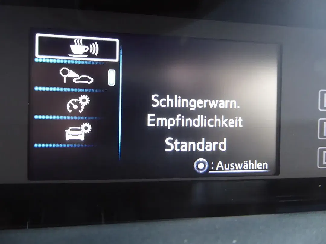 Toyota Prius - Thumbnail 14