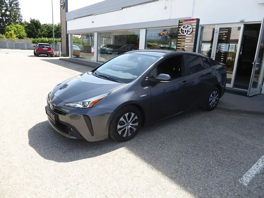Toyota Prius - Thumbnail 2