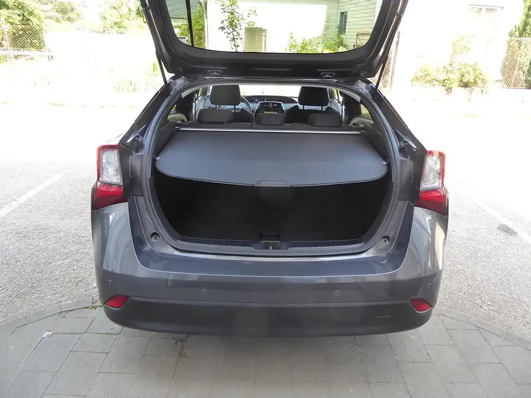 Toyota Prius - Thumbnail 4