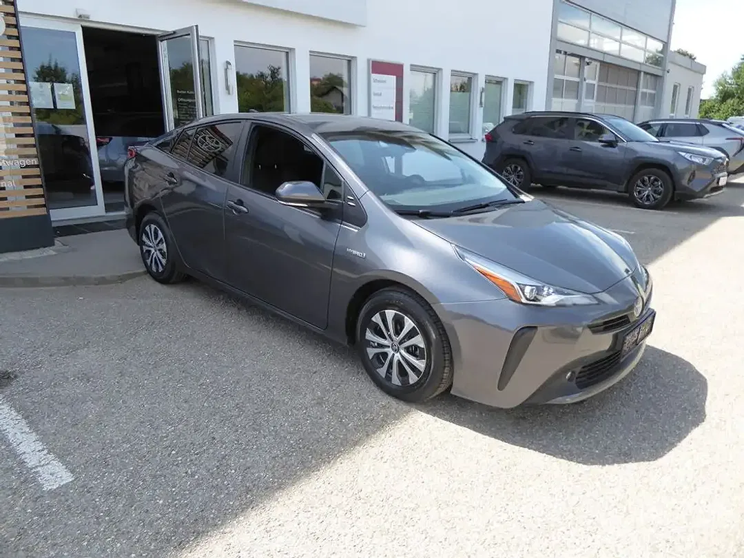 Toyota Prius - Thumbnail 6