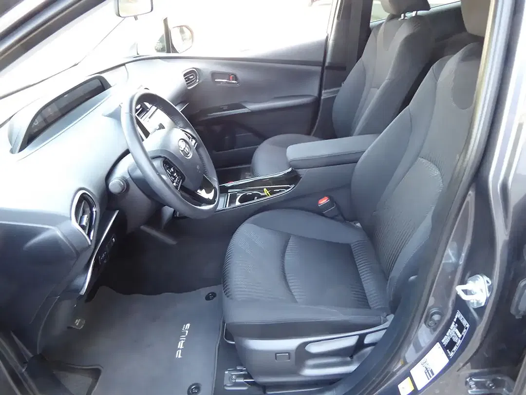 Toyota Prius - Thumbnail 8