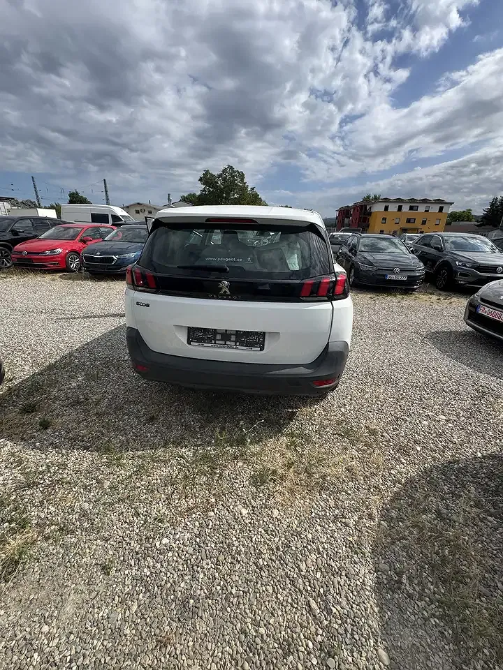 Peugeot 5008 - Thumbnail 3