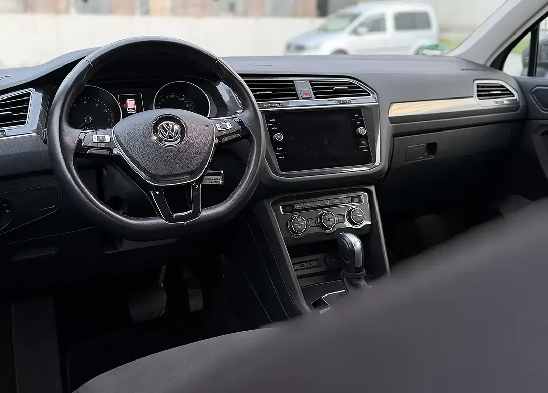 Volkswagen Tiguan - Thumbnail 10