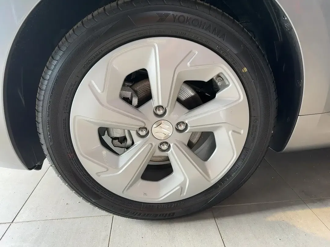 Suzuki Swift - Thumbnail 13