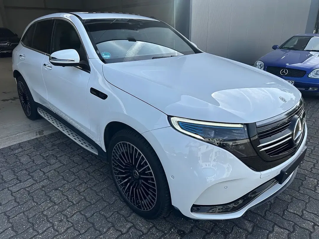 Mercedes-Benz EQC 400 - Thumbnail 2