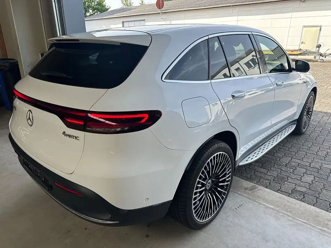 Mercedes-Benz EQC 400 - Thumbnail 4