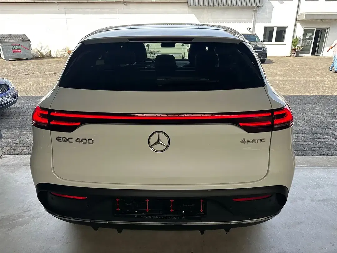 Mercedes-Benz EQC 400 - Thumbnail 6