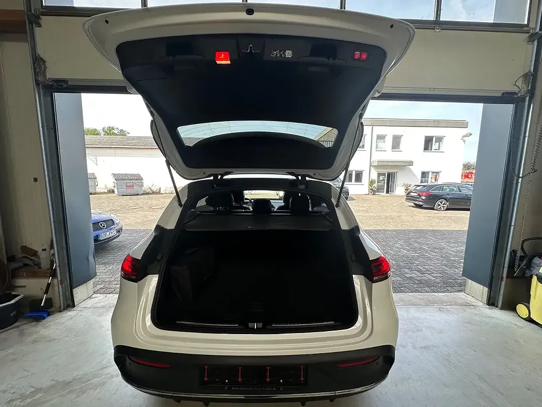 Mercedes-Benz EQC 400 - Thumbnail 7