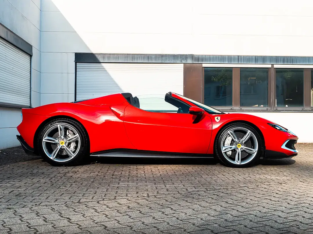 Ferrari 296 GTS - Thumbnail 8