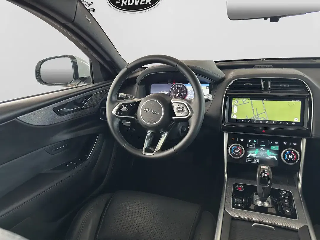 Jaguar XE - Thumbnail 10