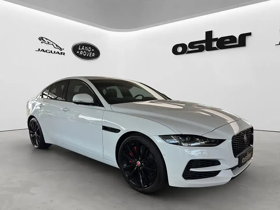 Jaguar XE - Thumbnail 2