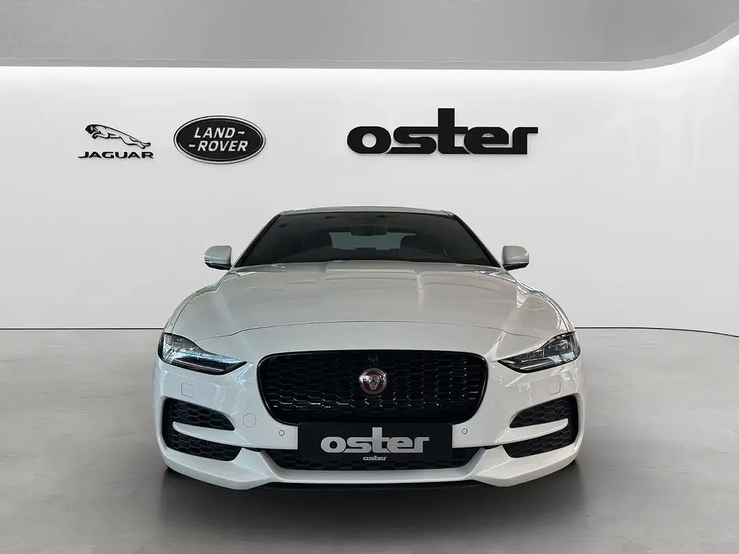 Jaguar XE - Thumbnail 3