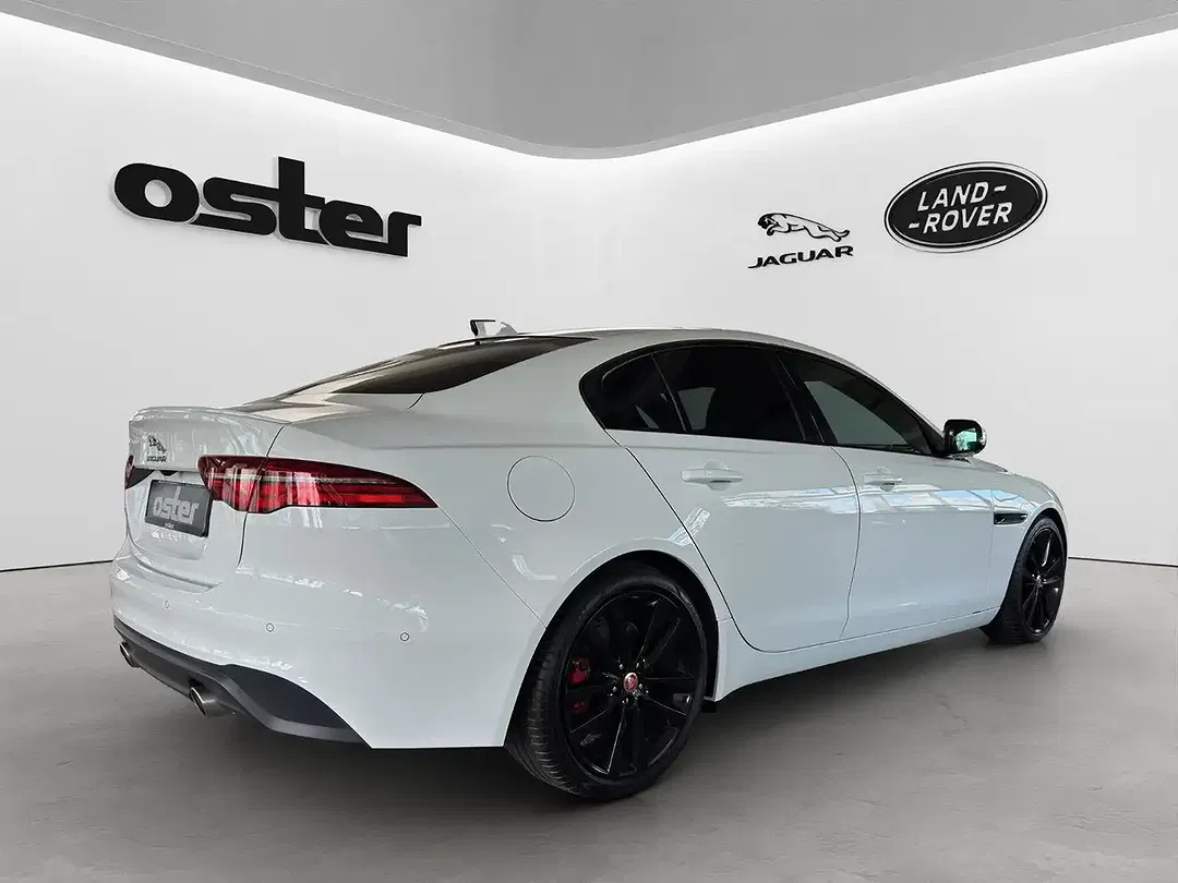 Jaguar XE - Thumbnail 5