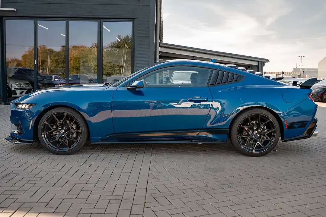 Ford Mustang - Thumbnail 11