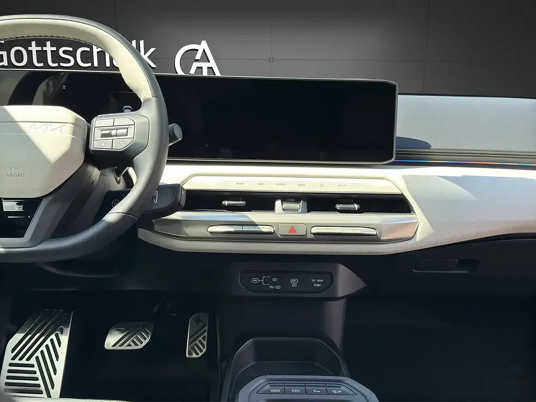 Kia EV4 - Thumbnail 11