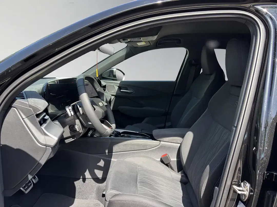 Audi Q3 - Thumbnail 11