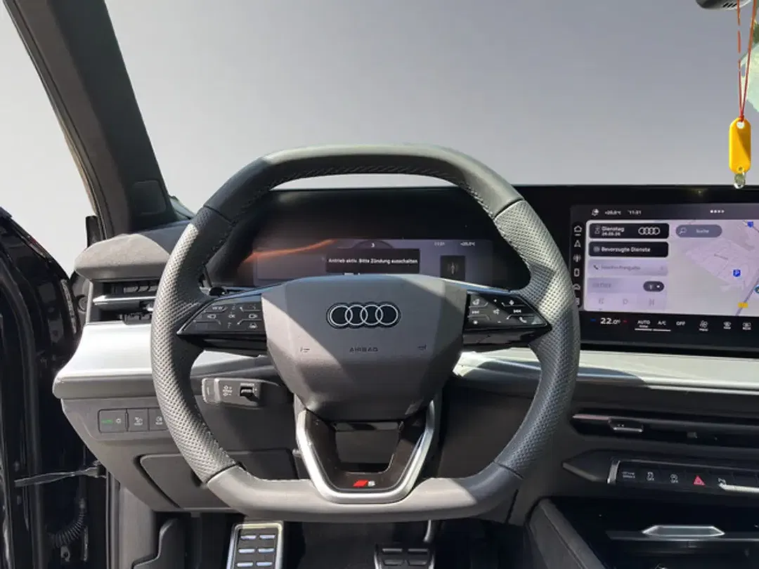 Audi Q3 - Thumbnail 12