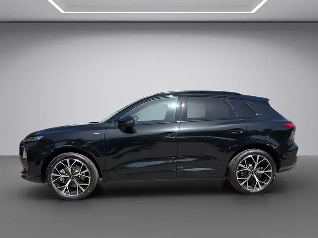 Audi Q3 - Thumbnail 3