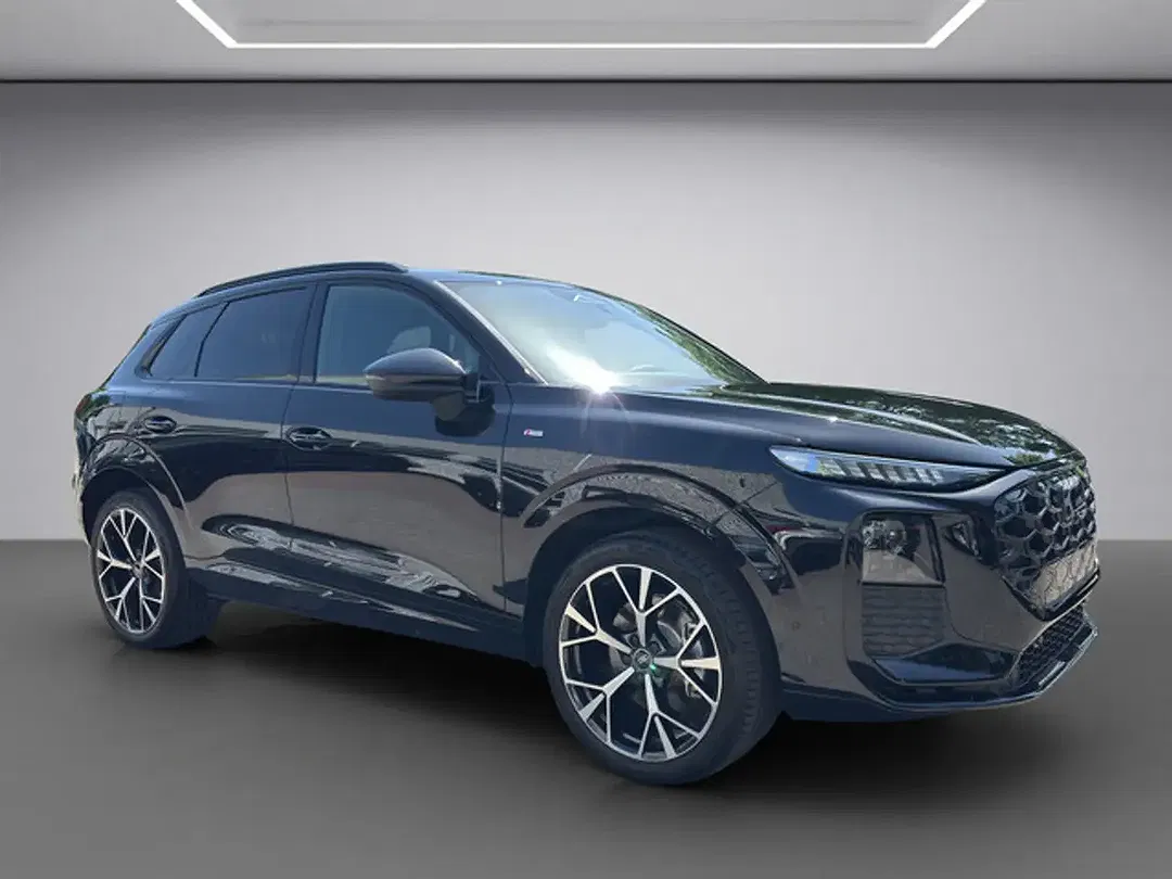 Audi Q3 - Thumbnail 8