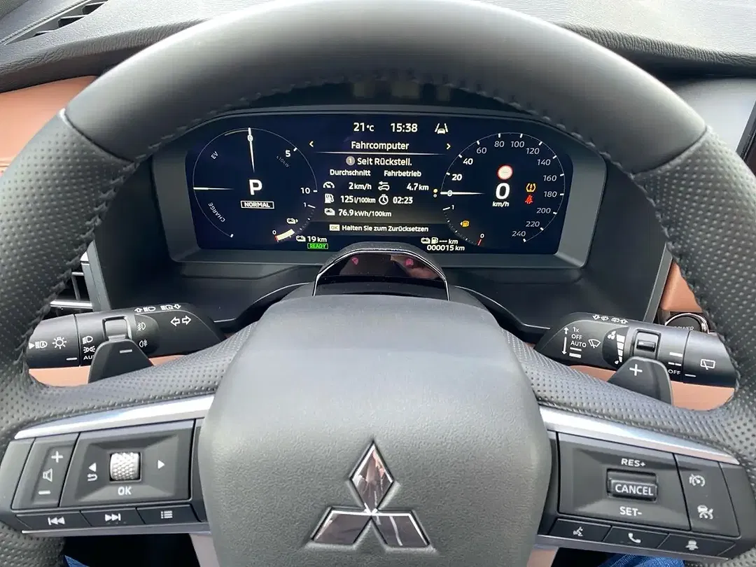 Mitsubishi Outlander - Thumbnail 12