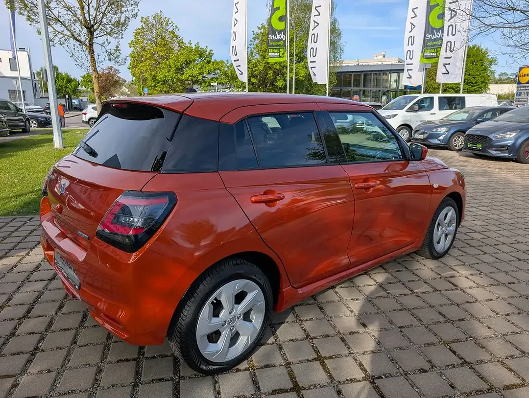 Suzuki Swift - Thumbnail 5