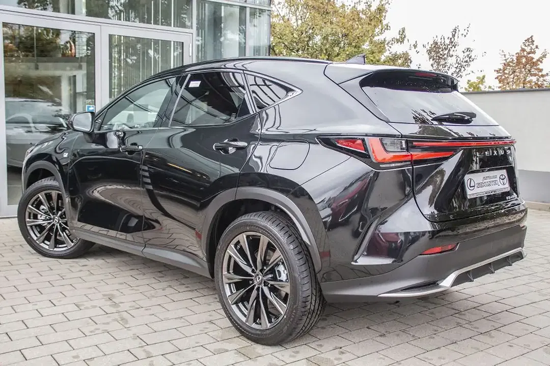 Lexus NX 450h+ - Thumbnail 3