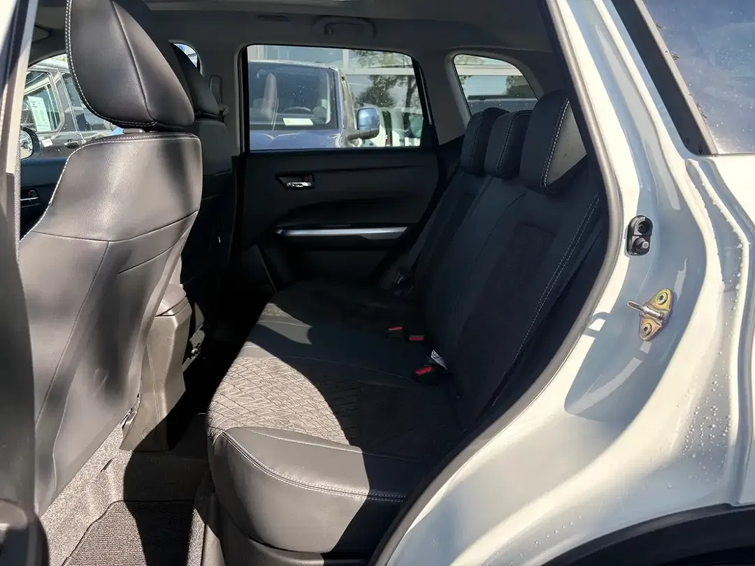 Suzuki Vitara - Thumbnail 21