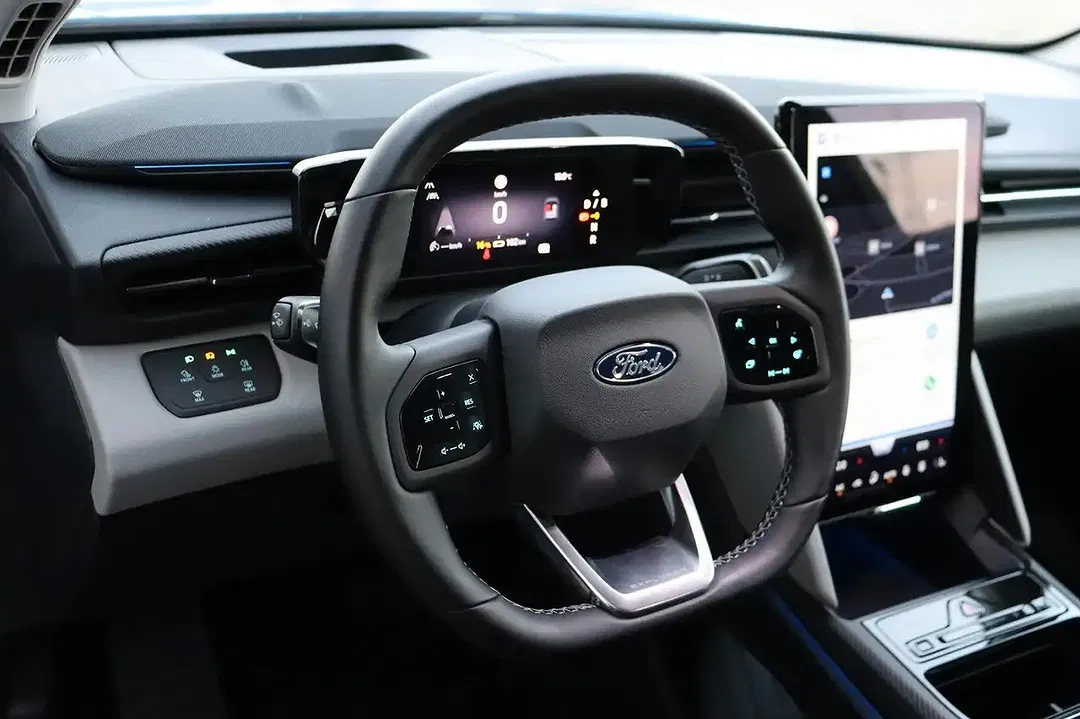 Ford Explorer - Thumbnail 10