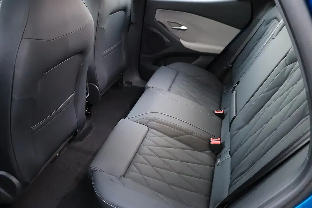 Ford Explorer - Thumbnail 13