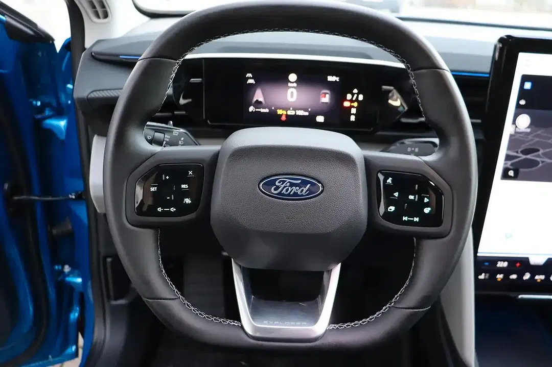 Ford Explorer - Thumbnail 14