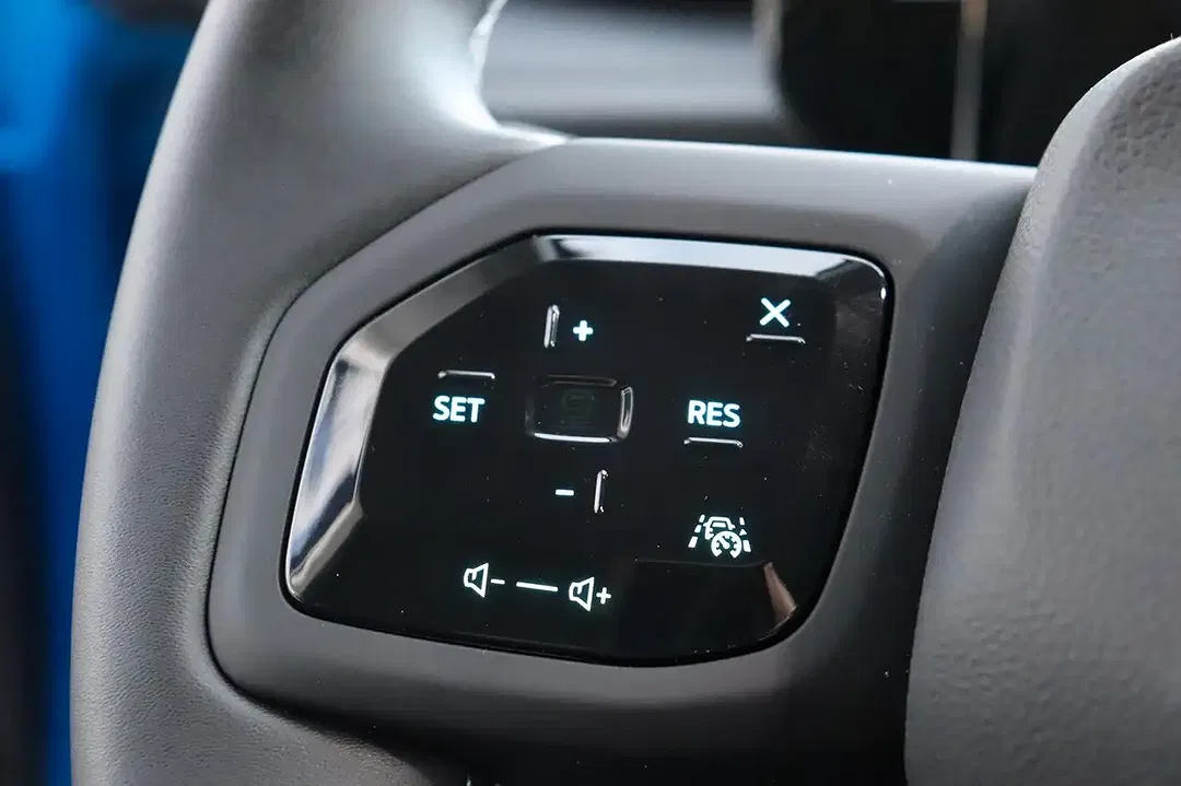 Ford Explorer - Thumbnail 16