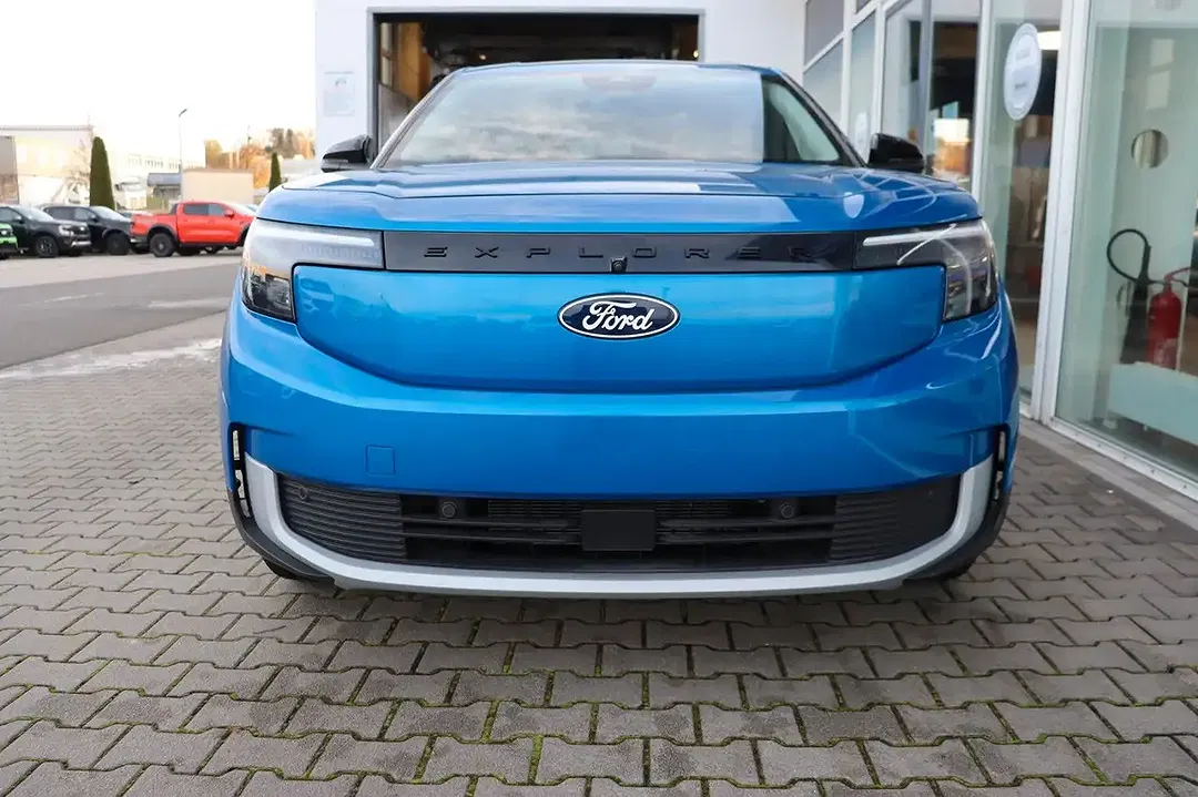 Ford Explorer - Thumbnail 2