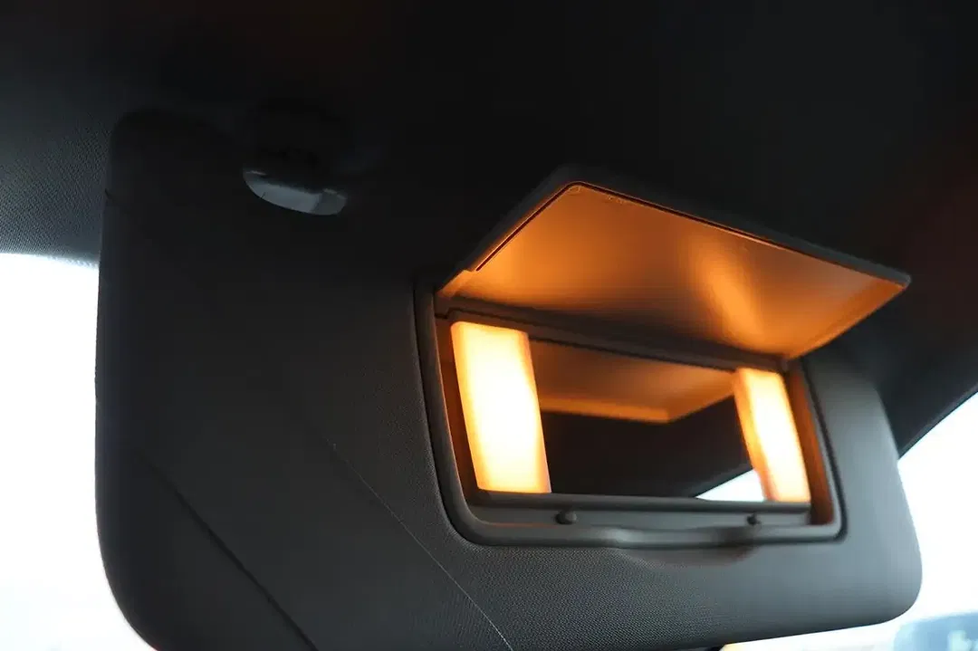 Ford Explorer - Thumbnail 32