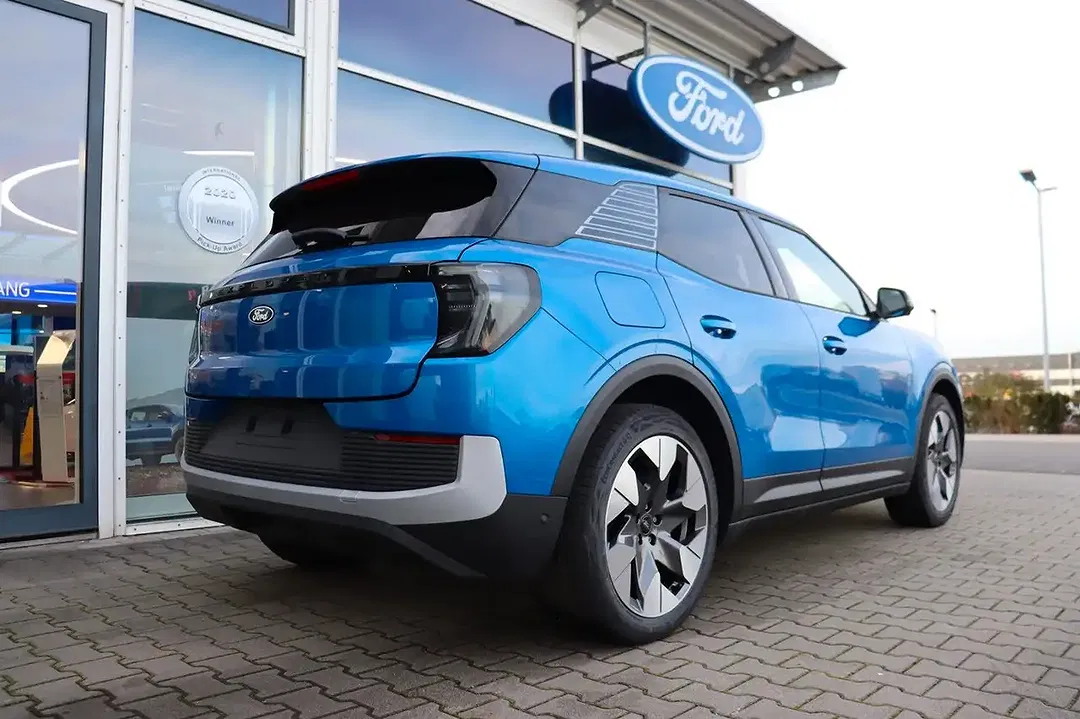 Ford Explorer - Thumbnail 5