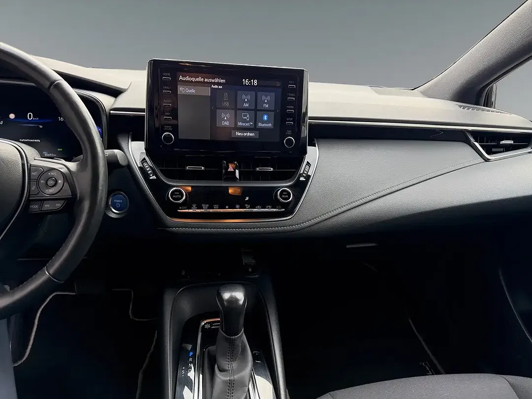 Toyota Corolla - Thumbnail 11