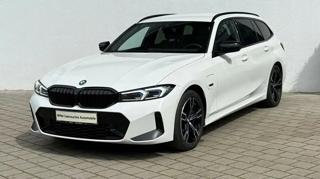 BMW 330 - Thumbnail 2