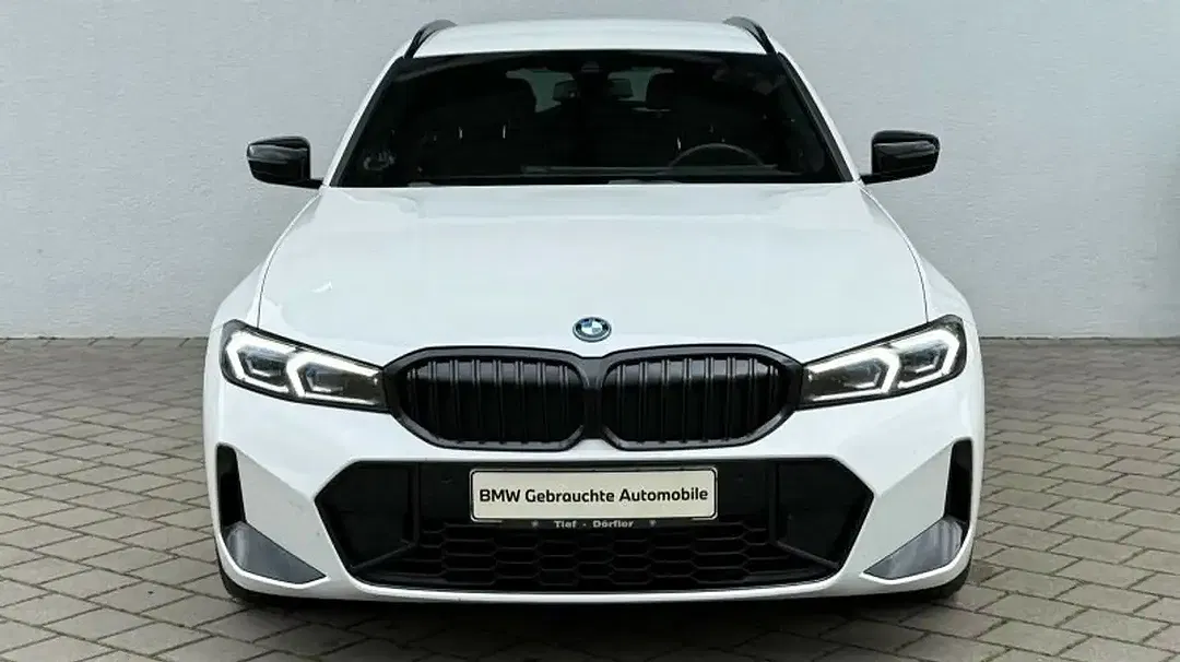 BMW 330 - Thumbnail 3